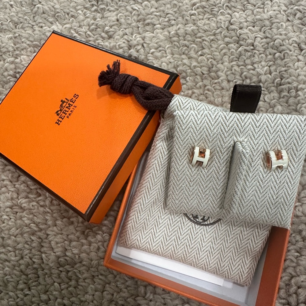 Hermes Mini Pop H Earring (Blanc color)